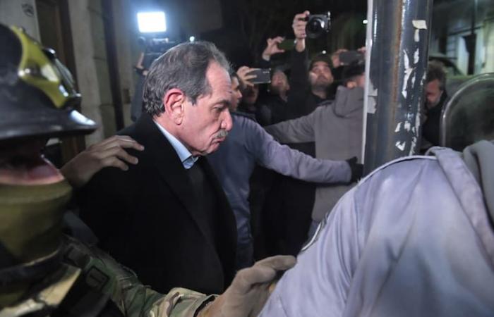 Alperovich beantragte nach der ersten Nacht im Ezeiza-Gefängnis seine Entlassung aus dem Gefängnis