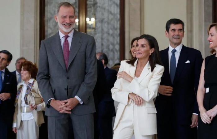 Königin Letizia erhält ihre „Uniform“ zurück und rühmt sich bei ihrer letzten Amtshandlung der Komplizenschaft mit Felipe VI