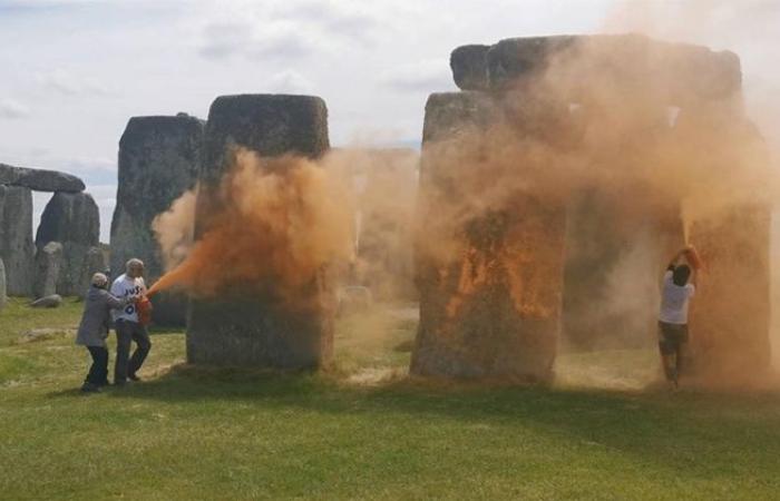 Zwei Umweltschützer wegen Vandalismus am Stonehenge-Denkmal verhaftet