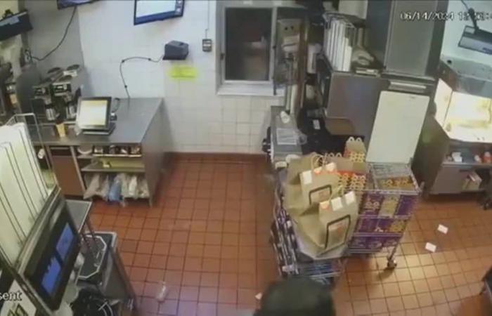 Video: Er beschwerte sich, weil man ihm den falschen Hamburger gab, der Angestellte wurde wütend und erschoss ihn