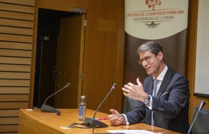 Gonzalo Capellán verpflichtet sich vor der Generalversammlung der AREF zur Abschaffung der Vermögenssteuer in La Rioja