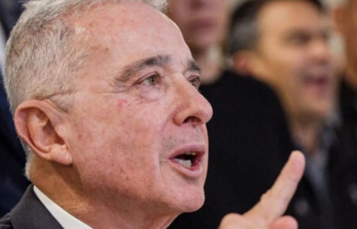 Álvaro Uribe kündigt nach neuer politischer Verfolgung die Vormundschaft an