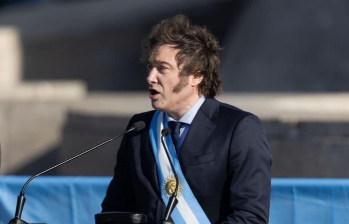 Javier Milei beantragt eine Audienz beim König in Spanien, wird jedoch aufgrund von Beleidigungen gegenüber Pedro Sánchez abgelehnt