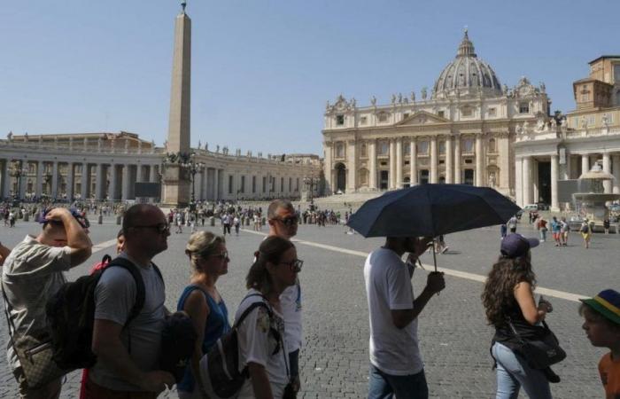 Rom, glühend heiß: Hitzewelle von über 50 Grad im Kolosseum und auf dem Petersplatz