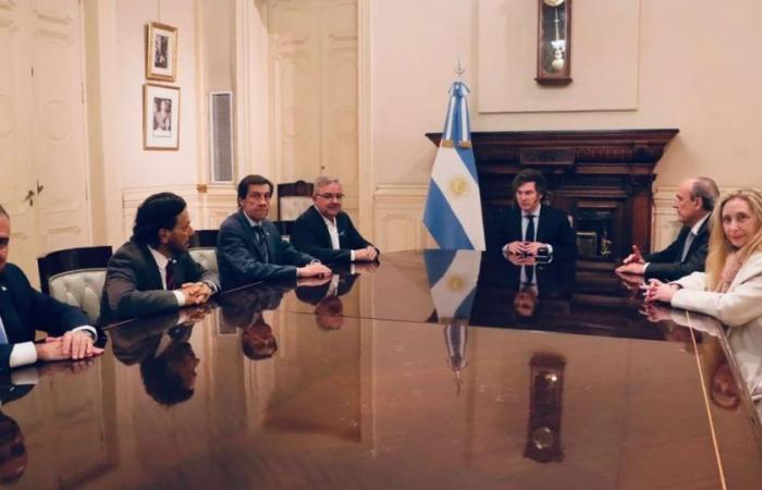 Die Intimität des Treffens zwischen Javier Milei und den Gouverneuren des Nordens: Unterstützung für das Bases-Gesetz und eine Bitte um Gewinne