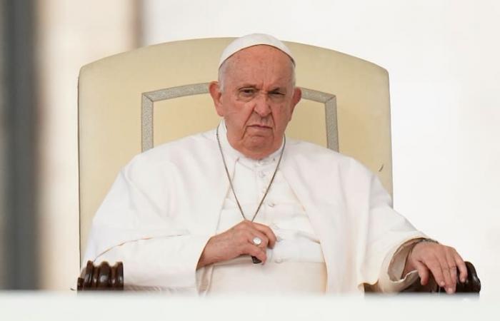 Der unangenehme Moment, in dem der Papst mit einem Studenten zusammenlebte, der ihm beleidigende Äußerungen gegenüber Schwulen vorwarf