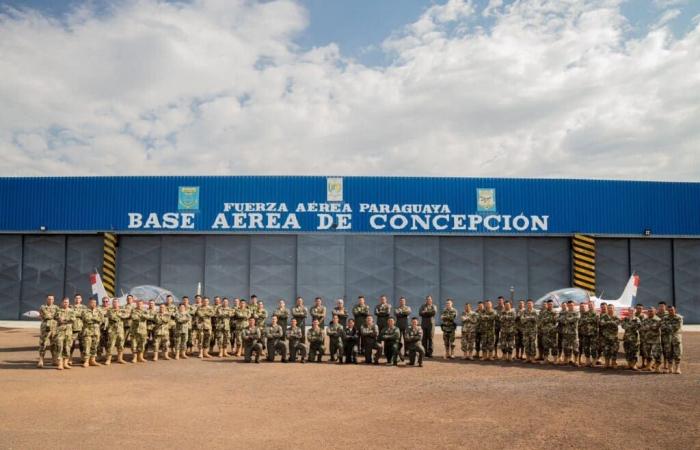 Die paraguayische Luftwaffe entsandte eine ihrer CASA C-212 nach Brasilien, um dort humanitäre Hilfe zu leisten