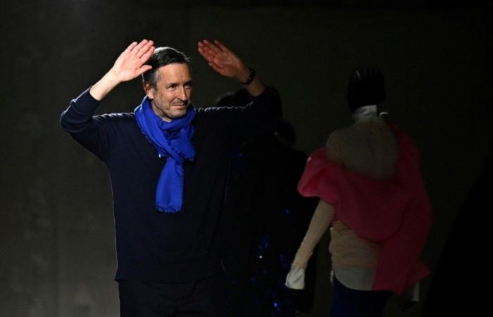 Dries Van Noten verabschiedet sich nach vier Jahrzehnten Mode vom Laufsteg in Paris
