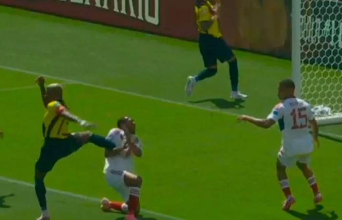 Der brutale Tritt von Enner Valencia, der dazu führte, dass Ecuador im Duell gegen Venezuela in der Copa América einen Spieler weniger hatte