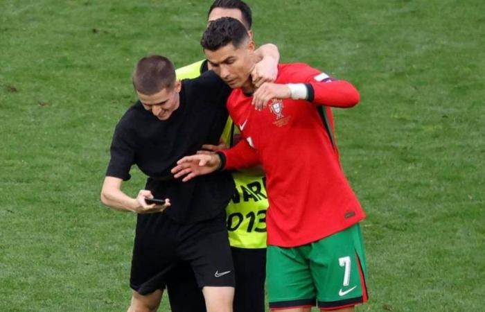 Die „Selfies“ mit Cristiano Ronaldo bei der EM beunruhigen den Trainer – El Financiero