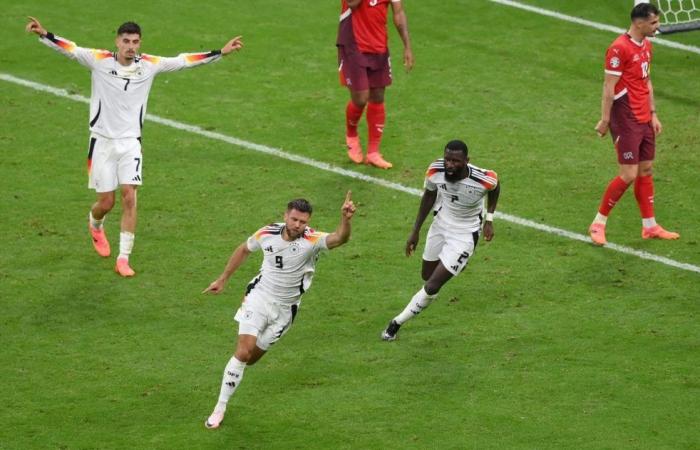 Deutschland erreicht gegen die Schweiz knapp ein Unentschieden und übernimmt die Führung in Gruppe A