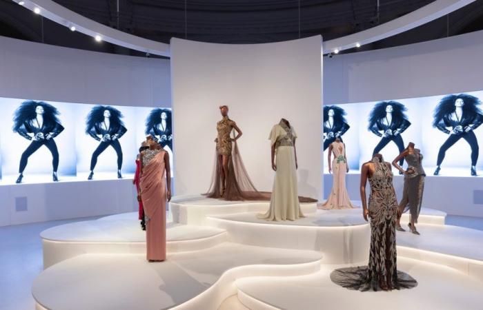 Die Ausstellung von Naomi Campbell im V&A ist eine Hommage an eine spektakuläre und einzigartige Karriere in der Modewelt