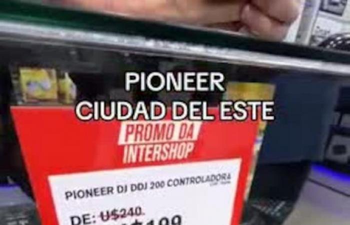 Er ging nach Ciudad del Este, stieg in ein Geschäft ein und überraschte die Sender, indem er den Preis der PlayStation 5 zeigte