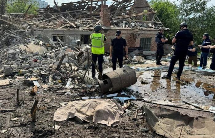 Ein neuer russischer Bombenanschlag auf Charkiw hinterlässt einen Toten und einen Teil der ukrainischen Stadt ohne Strom