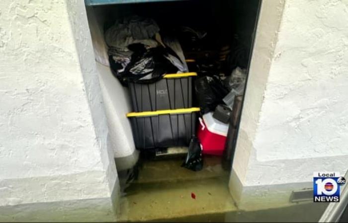 Kunden waren empört, nachdem beschädigte Gegenstände im Lager von Broward überflutet wurden