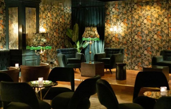 Die im Keller eines Hotels versteckte Bar bietet Tapas und Cocktails in Filmatmosphäre