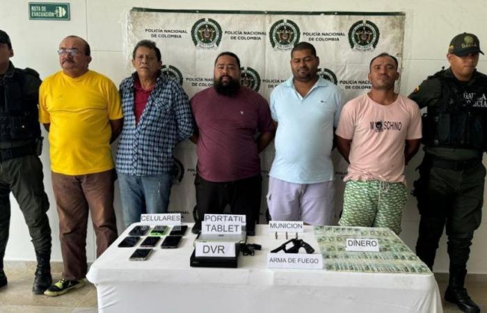 Sie nehmen sechs gefährliche Erpresser und Landplünderer in Santa Marta gefangen