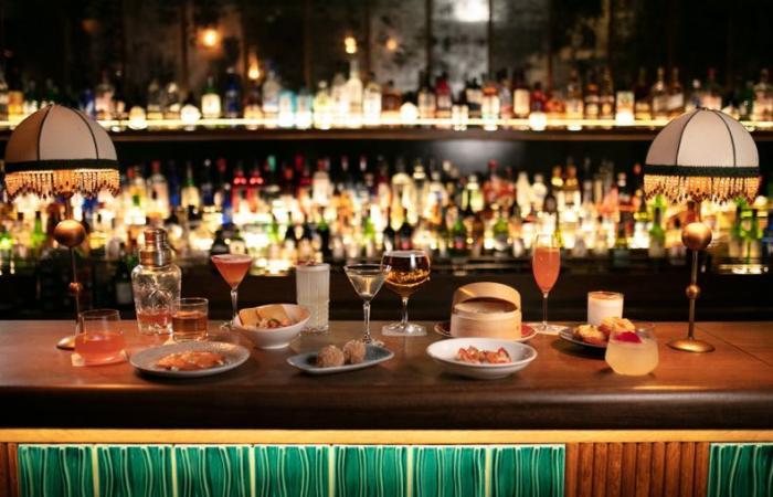 Die im Keller eines Hotels versteckte Bar bietet Tapas und Cocktails in Filmatmosphäre