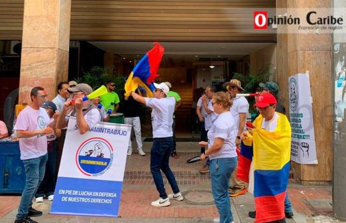 Gewerkschaften des Arbeitsministeriums führen in Santa Marta „Cacerolazo“ durch