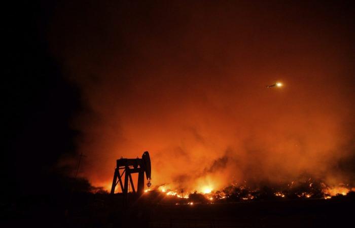 Laut einer neuen Studie bedrohen Waldbrände zunehmend Ölquellen und verschlimmern potenzielle Gesundheitsrisiken