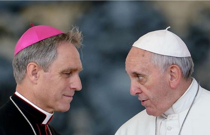 Die Entscheidung, die Franziskus mit Benedikts ehemaliger Sekretärin traf, hinterließ eine angespannte Beziehung