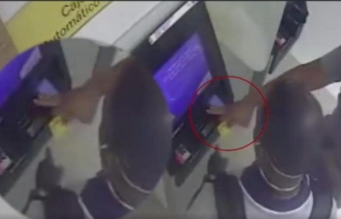 Sie enthüllen, wie eine Bande an Geldautomaten in Cali Karten „austauschte“: „Ich werde das Passwort stehlen“