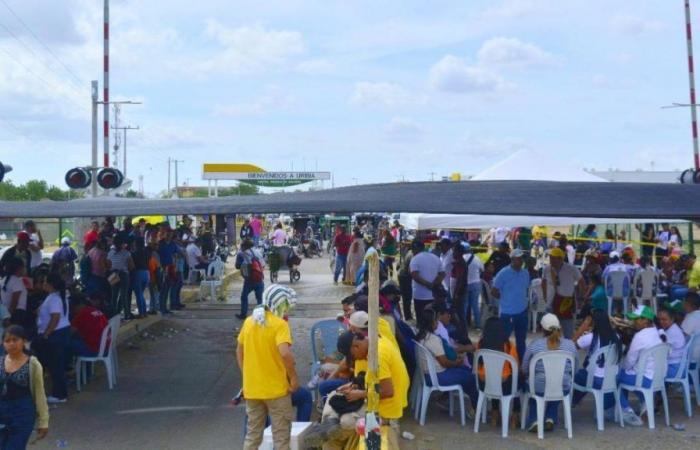 Einwohner von Uribia blockieren die Eisenbahn wegen schlechter Energieversorgung