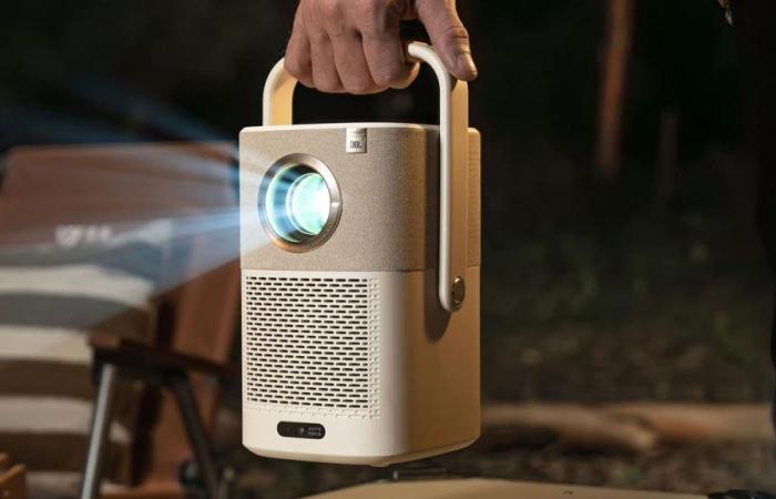 Der günstige Mini-Projektor zum Ansehen der EM-Spiele in 120 Zoll, der in Sekundenschnelle installiert werden kann