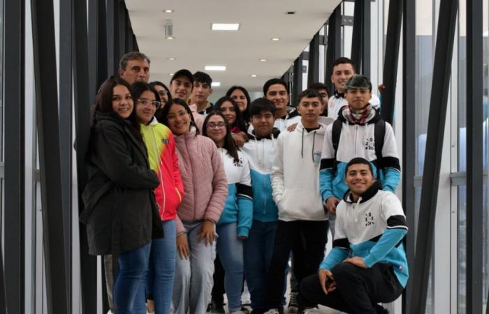 Paclín-Studenten besuchten und besichtigten den Technologieknoten
