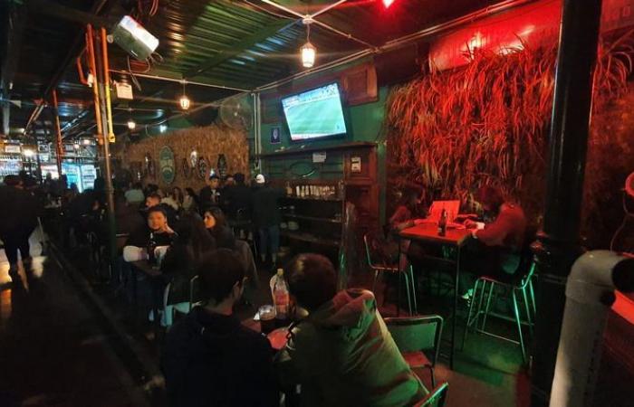 Die Vorfreude auf das Spiel der Nationalmannschaft in den Bars von Córdoba – Notizen – Viva la Radio