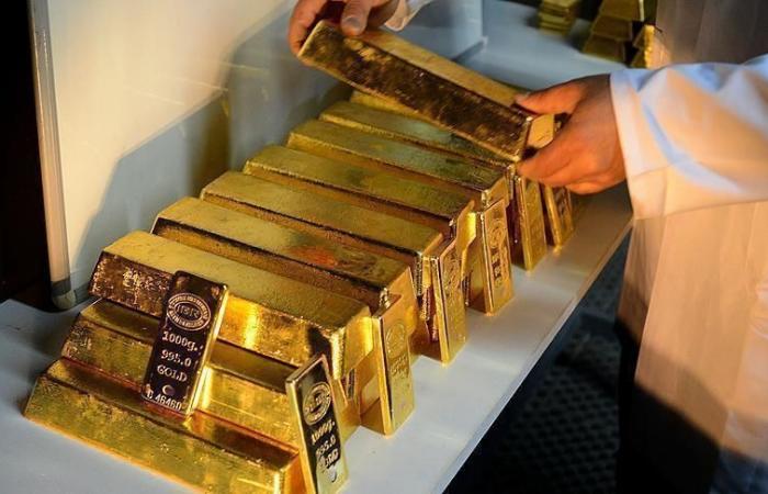 Gold fällt mit steigendem Dollar auf Zweiwochentiefs