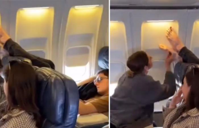 Der Passagier stellt seine Füße auf den Sitz einer anderen Passagierin und sie lackiert als Reaktion darauf ihre Nägel