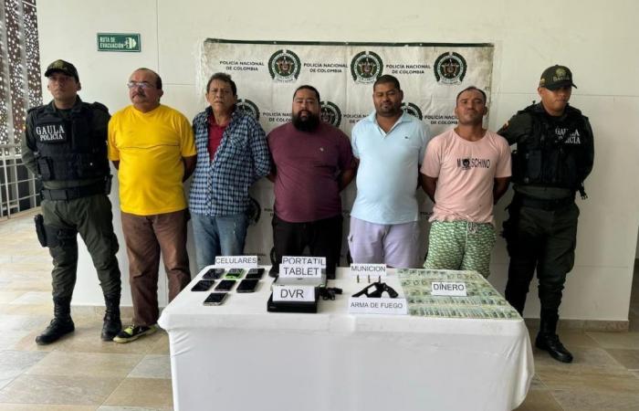Sechs mutmaßliche Erpresser und Landplünderer wurden in Santa Marta gefangen genommen