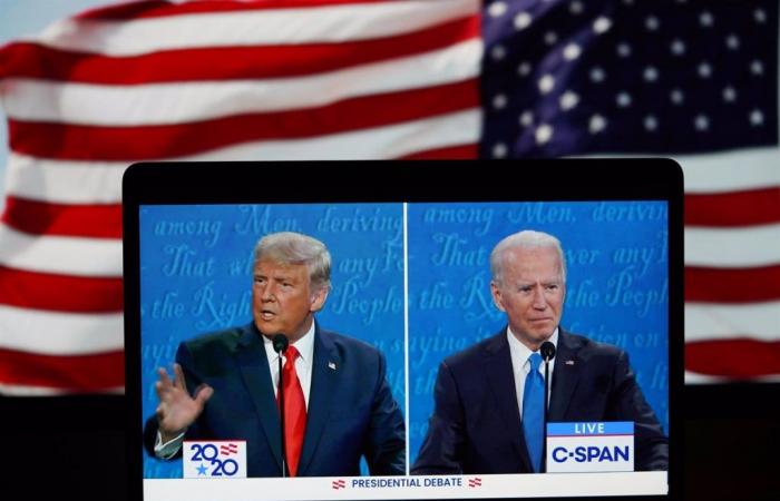 Trump und Biden stehen sich vier Jahre später in einer Debatte hinter verschlossenen Türen und mit strenger Redewendung gegenüber