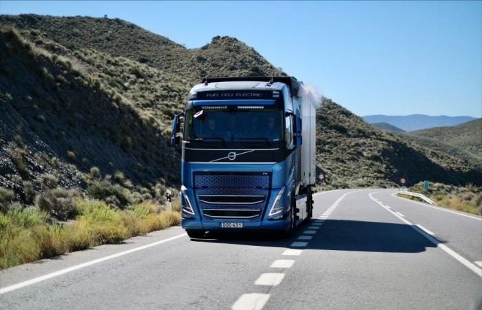 Volvo Trucks bringt wasserstoffbetriebene Lkw auf den Markt