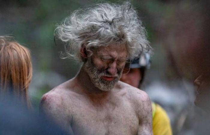 Er war 10 Tage lang im Wald verirrt und nachdem er gefunden wurde, erzählte er, wie er überlebte