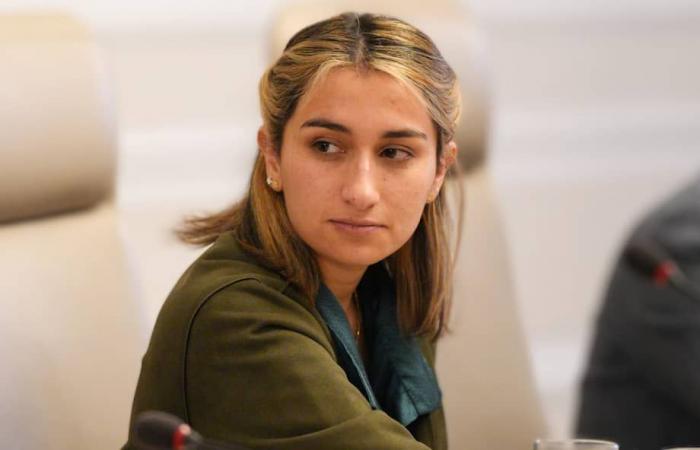 Sarabia beantwortete die Fragen von María Jimena Duzán und wies Vorwürfe gegen ihren Bruder zurück