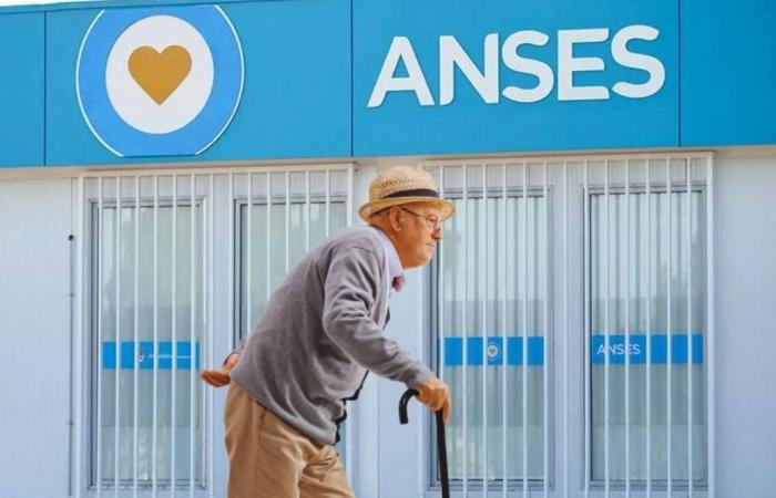 Milei bestätigte Zahlungstermine und -beträge mit Erhöhungen für Rentner, AUH und AUE