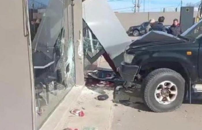 Video: Schockierender Unfall nach einer Verfolgungsjagd der Polizei auf der National Route 11