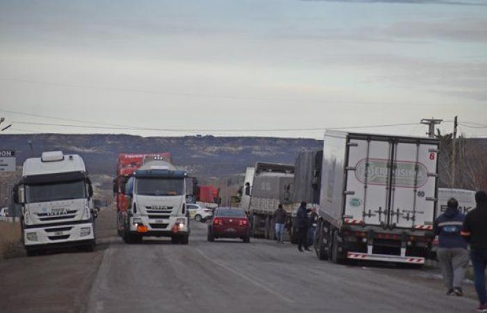 Vorübergehend in Chubut: Sie haben mehr als 200 auf der Route 3 gestrandete Fahrzeuge gerettet und die Kürzung geht weiter