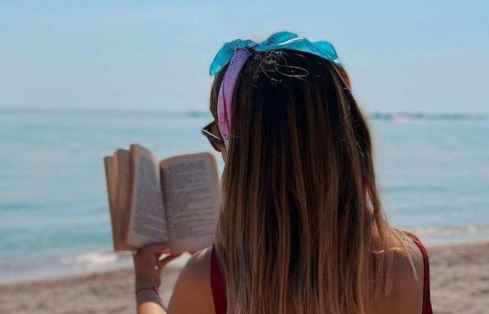 12 romantische Bücher und Romane für diesen Sommer 2024, die Frauen jeden Alters begeistern