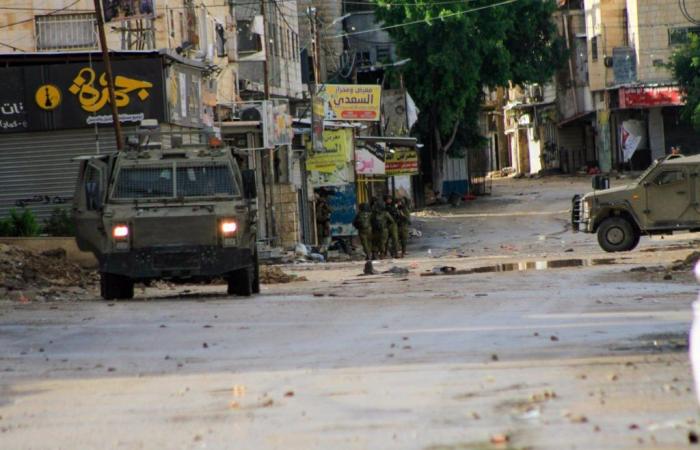 Ein israelischer Soldat kommt bei einer Bombenexplosion während eines Einsatzes in Dschenin im Westjordanland ums Leben