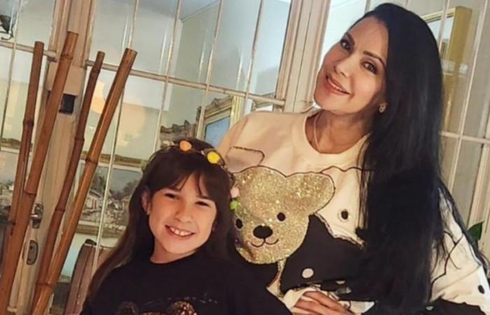 Astrid Carolina Herrera feiert sehr glücklich die Erstkommunion ihrer Tochter Miranda.