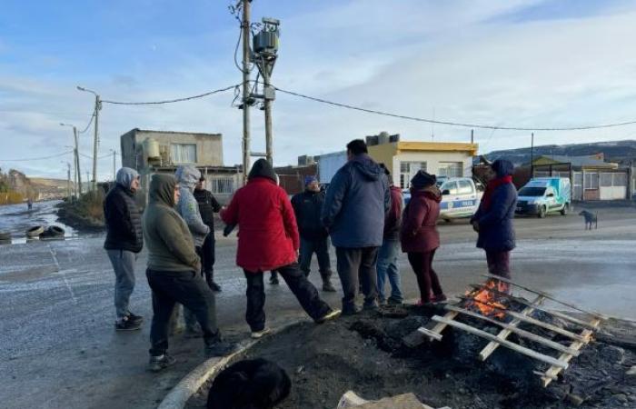 Nachbarn des Viertels Abel Amaya protestieren: Ohne Benzin und unpassierbare Straßen