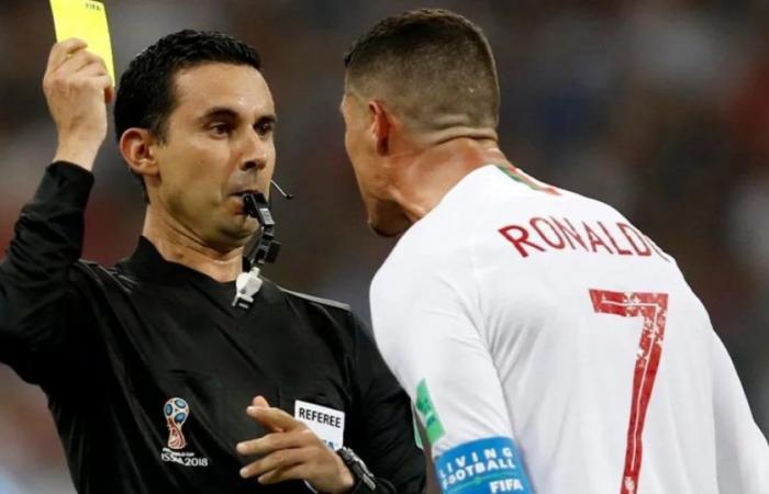 César Ramos, der Schiedsrichter zwischen Peru und Argentinien, der einen heftigen Konflikt mit Cristiano Ronaldo hatte und bei der Copa América 2024 kontrovers debütierte