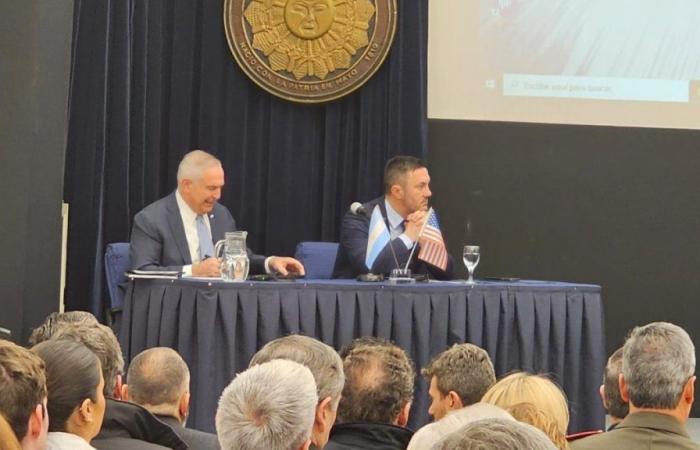 Luis Petri und der US-Botschafter verstärken die Angleichung in der Verteidigungsindustrie