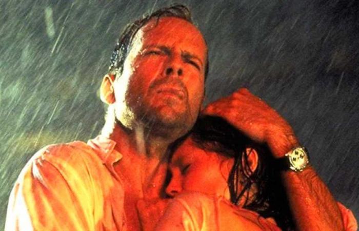 „Einer der schlechtesten Filme der 90er“: Dieser gescheiterte Erotikthriller gilt als der schlechteste von Bruce Willis, für manche ist er aber Kult – Filmnachrichten