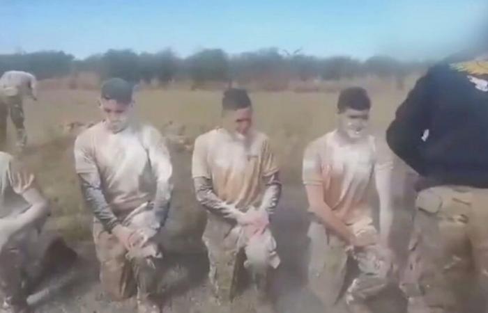 VIDEO: 35 Soldaten nach „Taufe“ mit Branntkalk verletzt