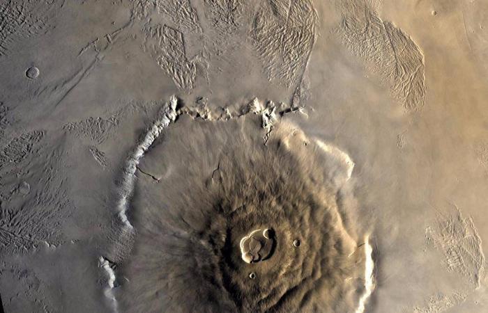 Die NASA enthüllt ein spektakuläres, unveröffentlichtes Bild des größten Vulkans im Sonnensystem