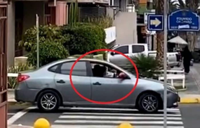 Starke Bilder: Sie zeichnen einen feigen Übergriff auf eine Frau in einem Fahrzeug in Antofagasta auf